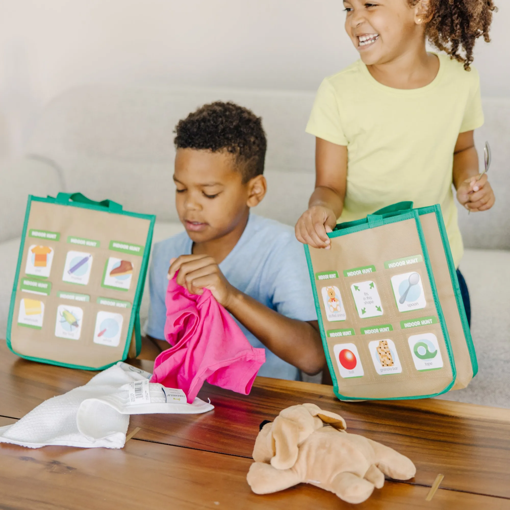 Let’s Explore Indoor/Outdoor Scavenger Hunt Play Set>Melissa & Doug Clearance