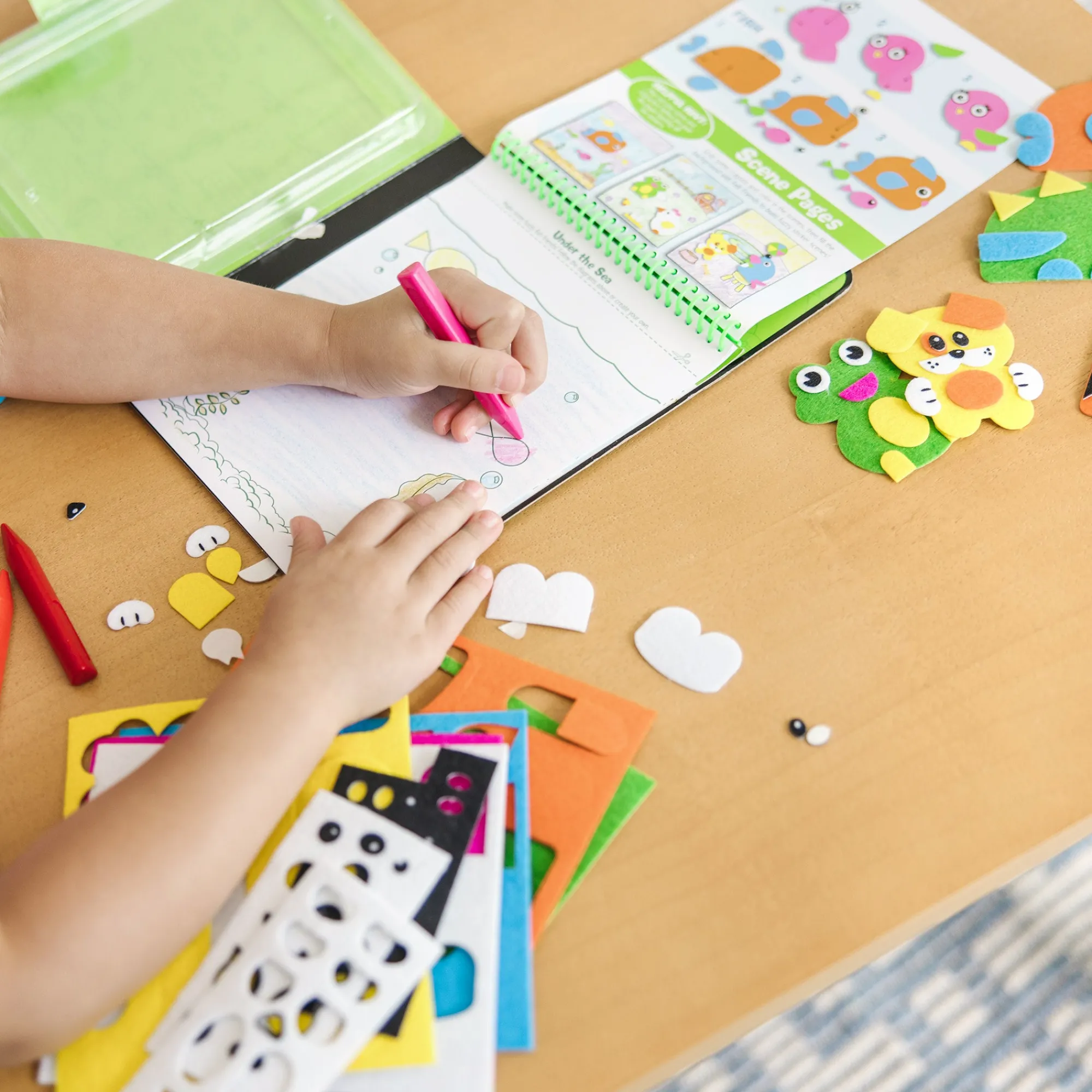 On-the-Go Felt Friends Stickers Craft Activity Set>Melissa & Doug