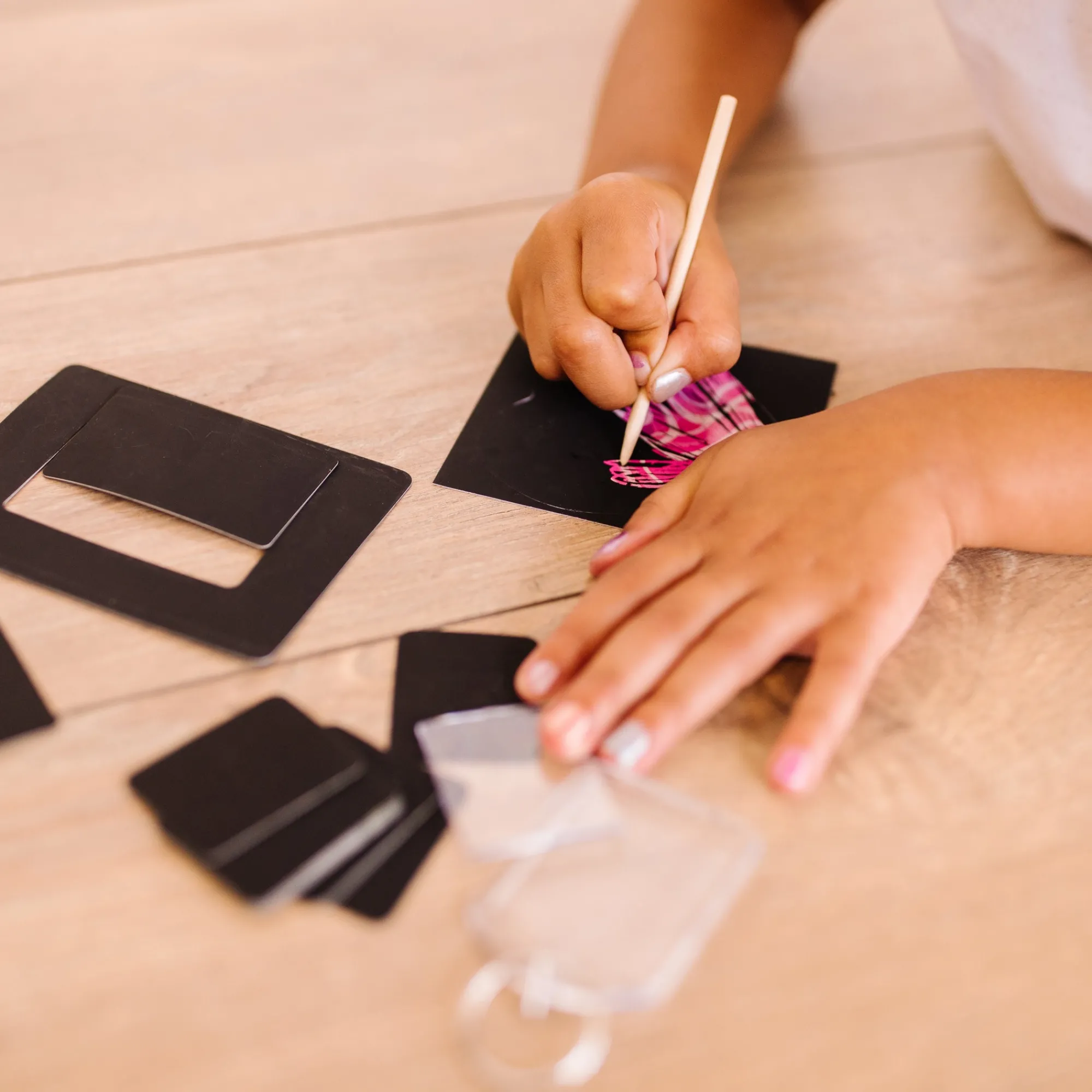 Scratch Art® Deluxe Party Pack>Melissa & Doug Hot