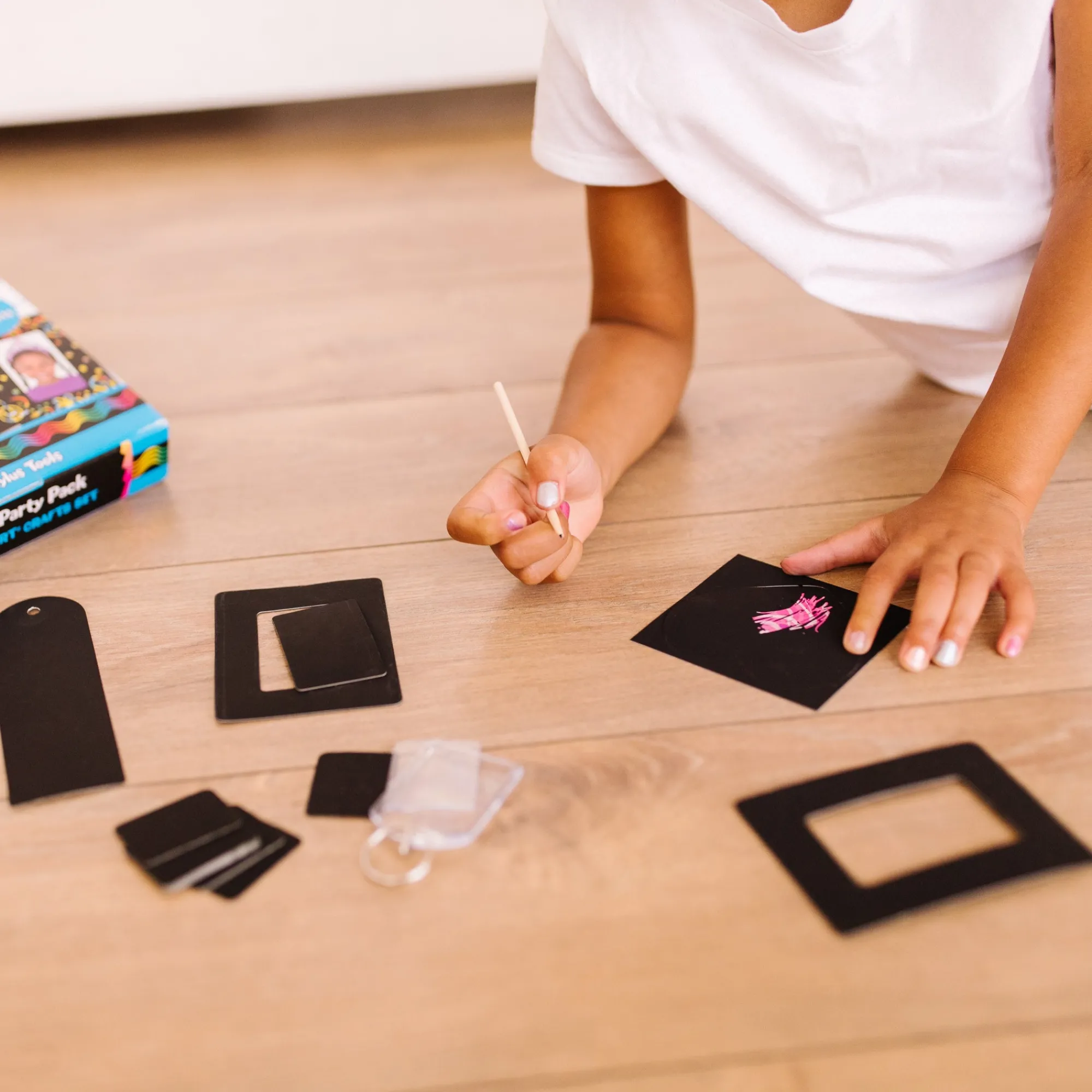 Scratch Art® Deluxe Party Pack>Melissa & Doug Hot