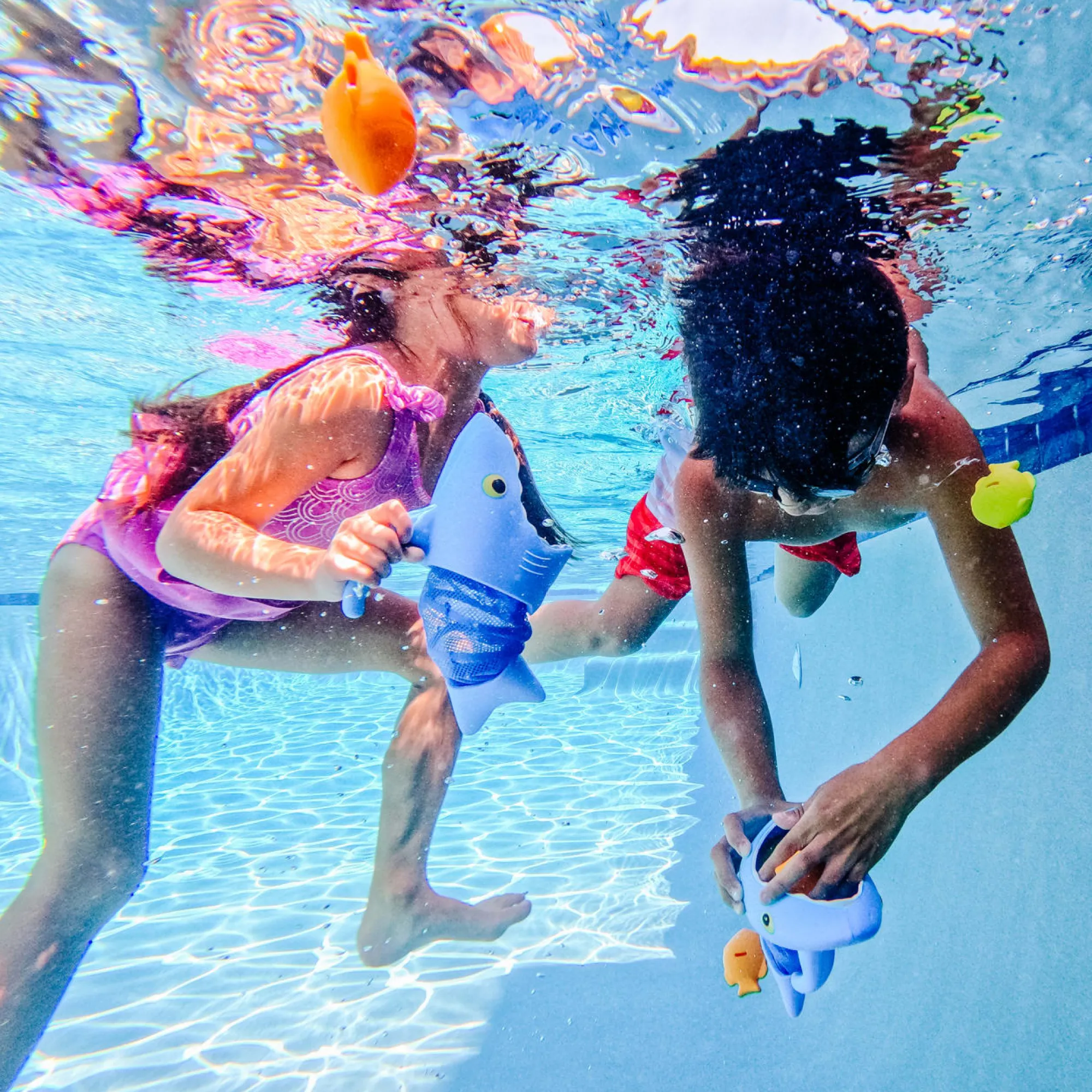 Spark Shark Fish Hunt Pool Toy>Melissa & Doug Sale