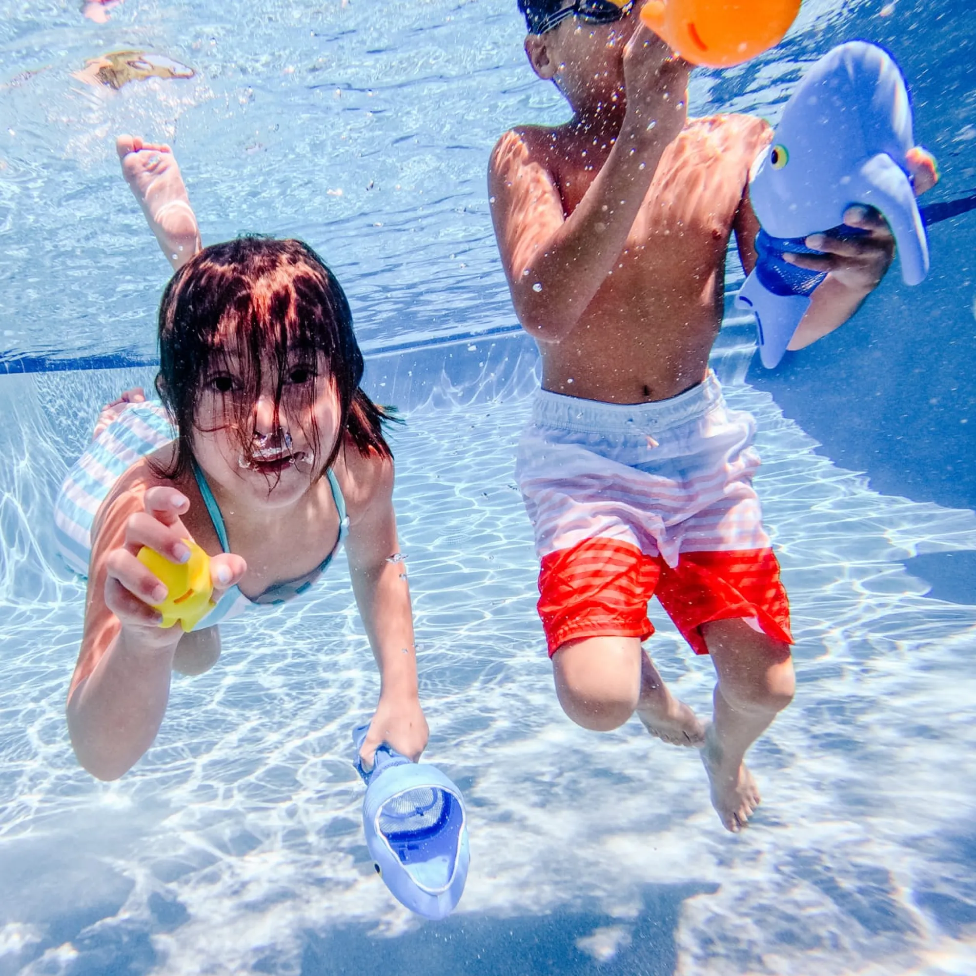 Spark Shark Fish Hunt Pool Toy>Melissa & Doug Sale