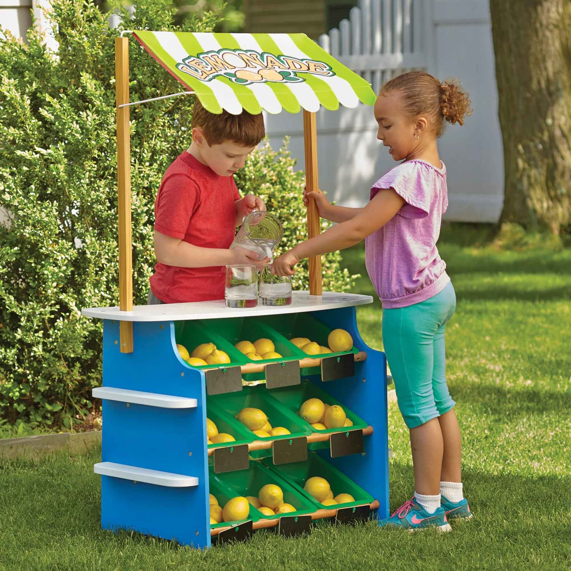 Wooden Grocery Store / Lemonade Stand>Melissa & Doug