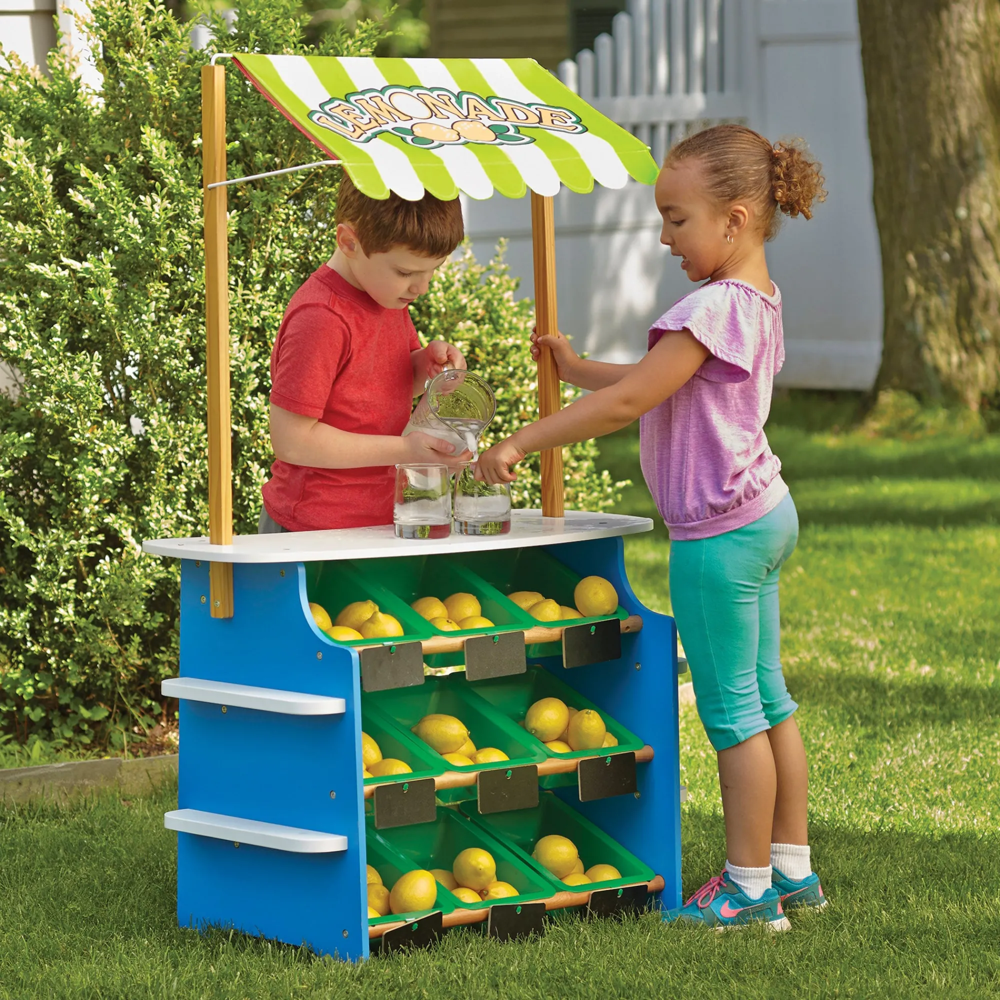 Wooden Grocery Store / Lemonade Stand>Melissa & Doug