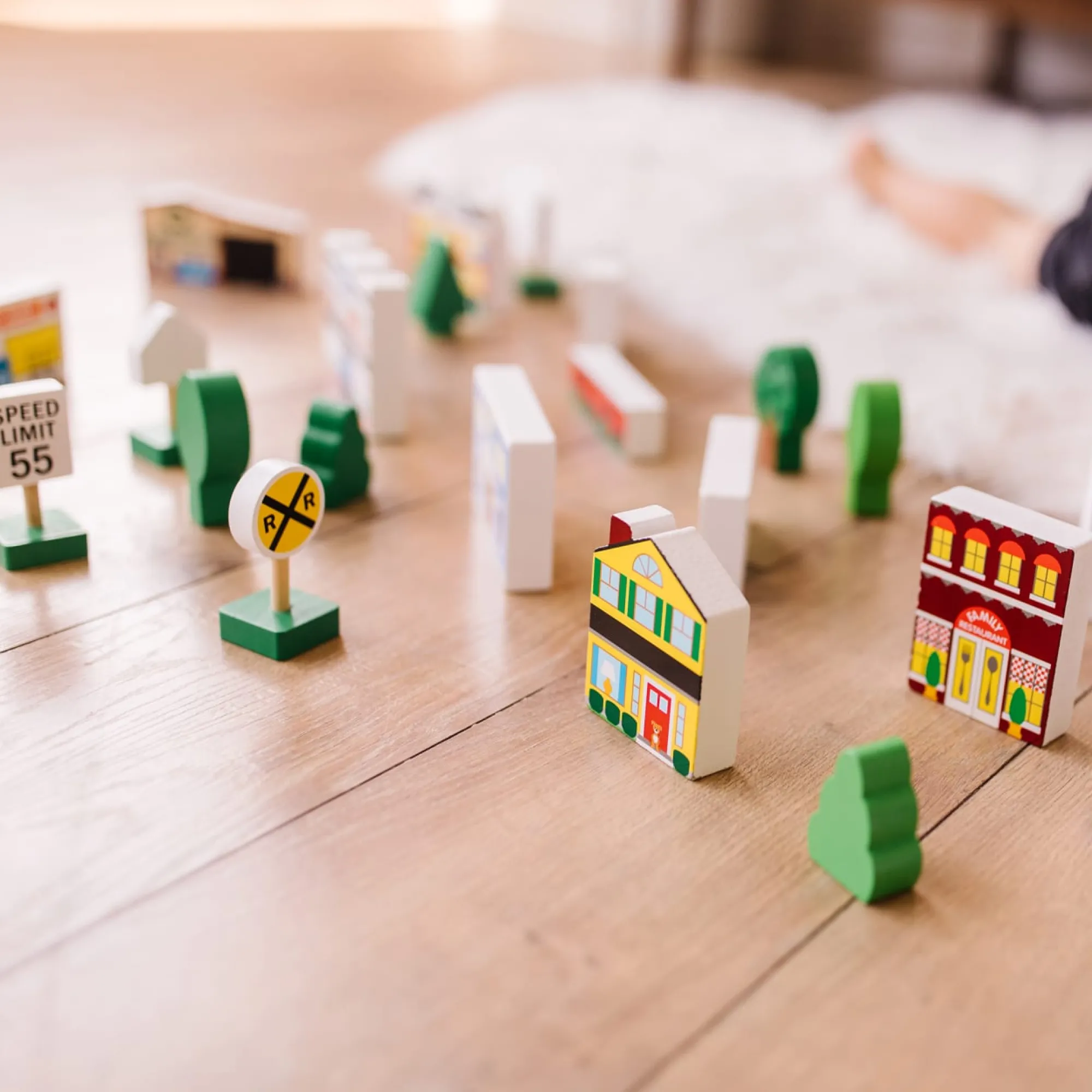 Wooden Town Play Set>Melissa & Doug