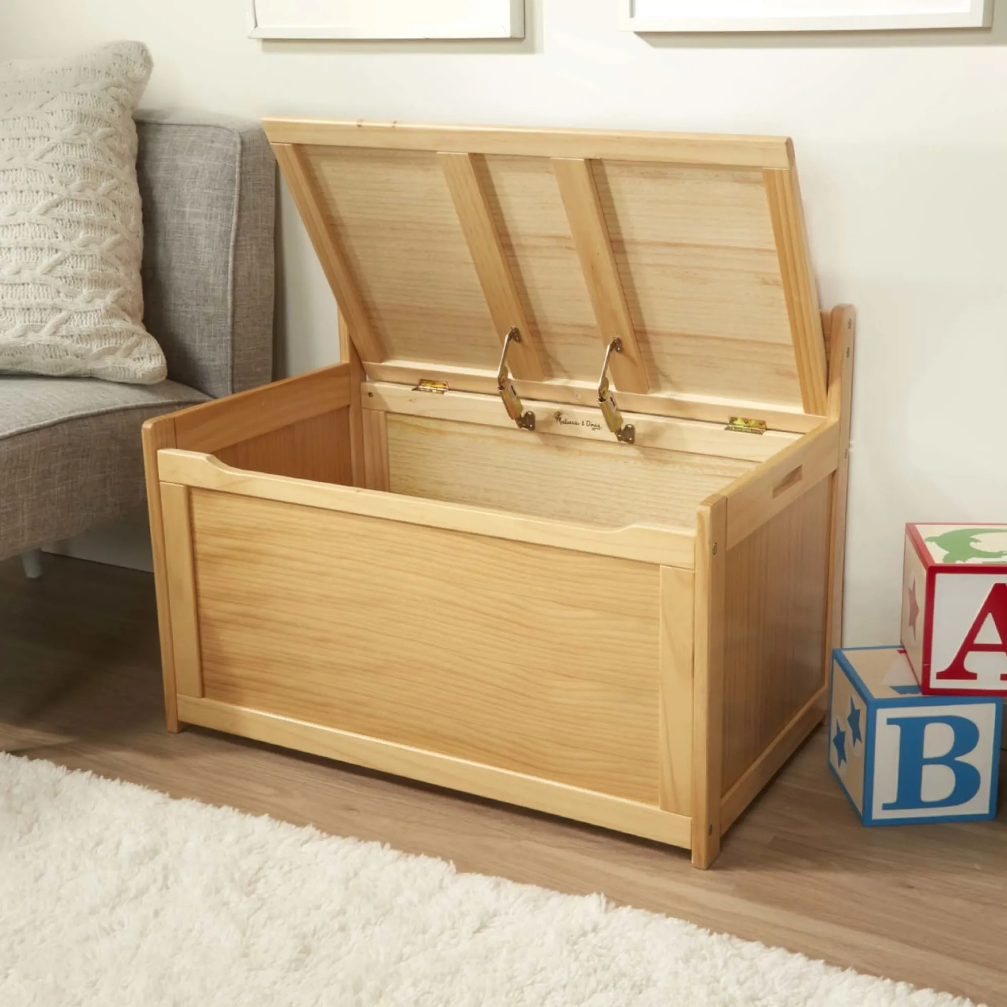 Wooden Toy Chest (Honey)>Melissa & Doug Best